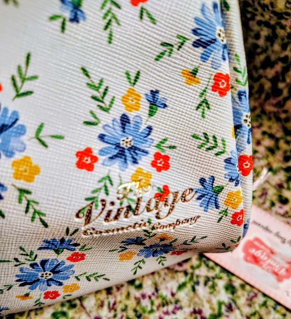 NWT The Vintage Cosmetic Company Floral Makeup Bag